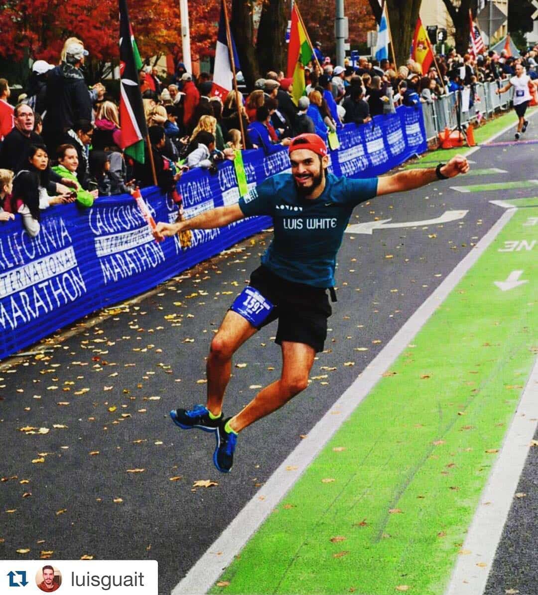 You should always make the most of your finish line marathon picture! Great photo Luis @luisguait with @repostapp.
・・・
Ese día que corrí más de 42 km en Diciembre2015 y aun tenia fuerzas para en la